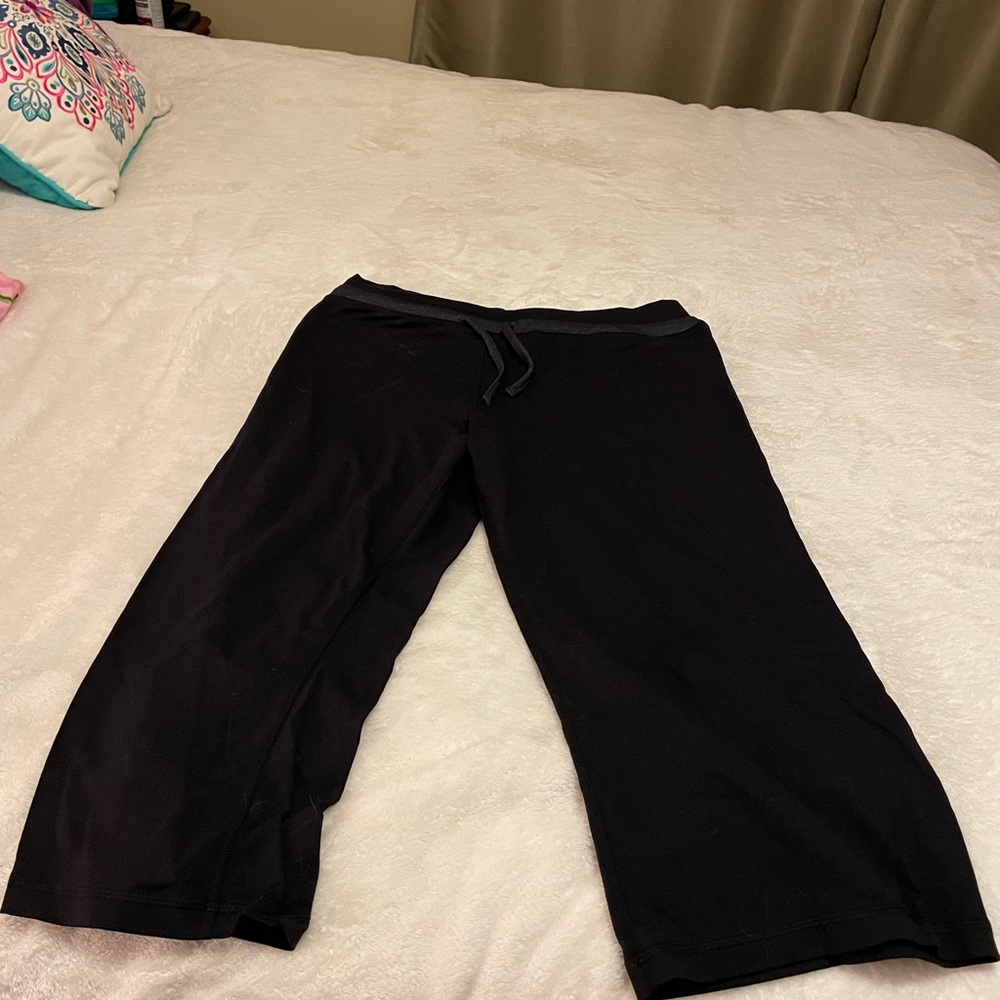 Black Denver Hayes capri large yoga pants